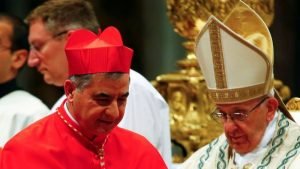 Cardeal Becciu e Papa